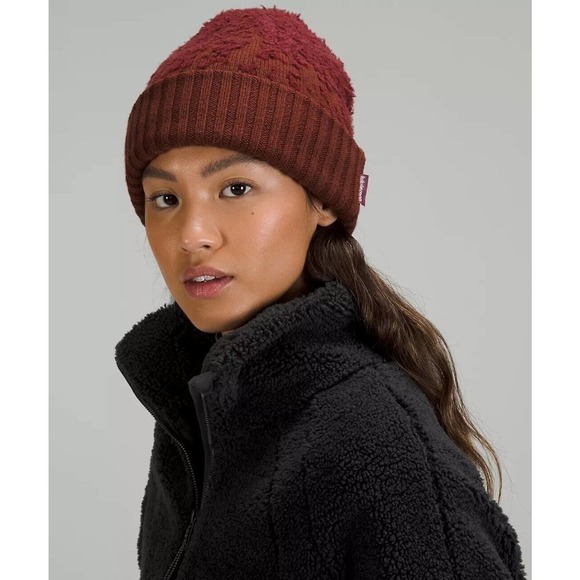 NWT Lululemon Ombre Knit Textured Beanie One size Red Merlot - Picture 1 of 9